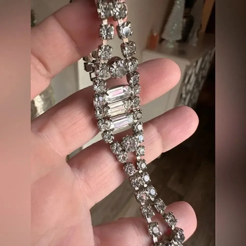 Vintage Rhinestone Bracelet – Timeless Sparkle & Glamour
